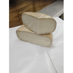 Tomme de chèvre des Pyrénées